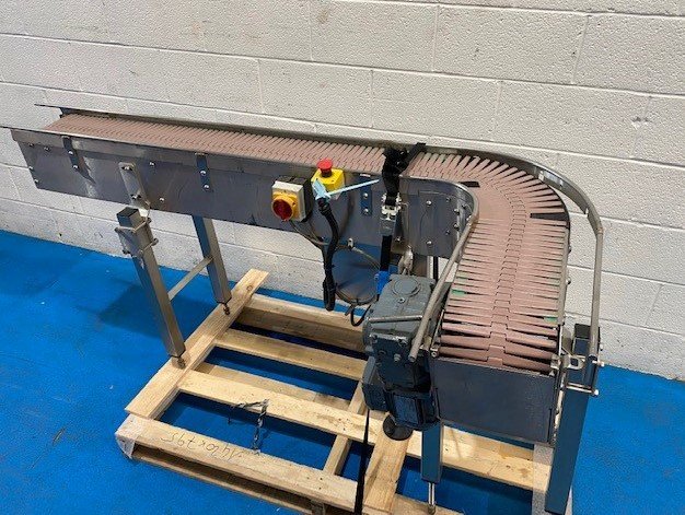 Conveyor - 1.7 Metres x 900mm 90° Slat