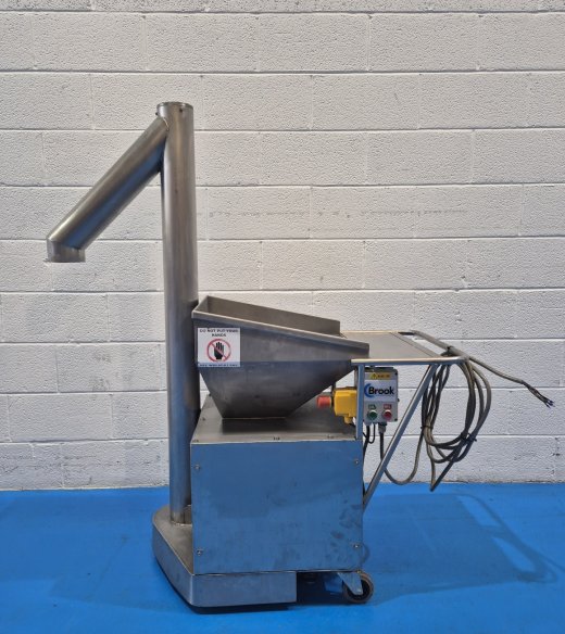 Elevating Flour Sifter 
