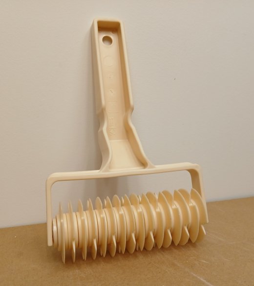 10cm All Plastic Lattice Pie Top Roller Cutter