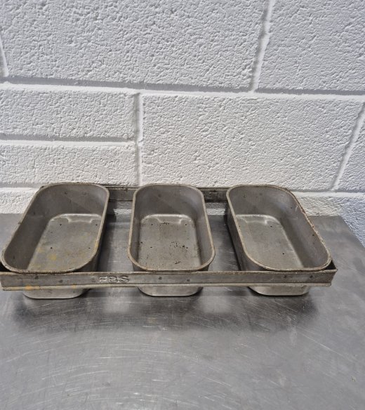 Large strap of 3 Farmhouse tins