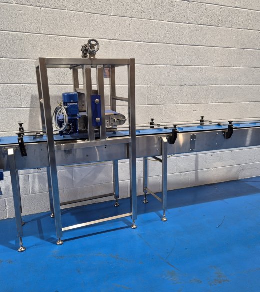 3.9M x 300mm Conveyor With Lid Pressing Top Conveyor 