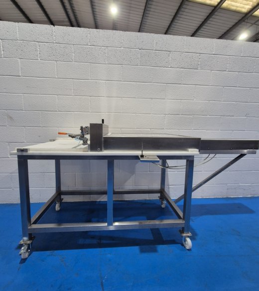 P&M In-tray Cake Cutter 