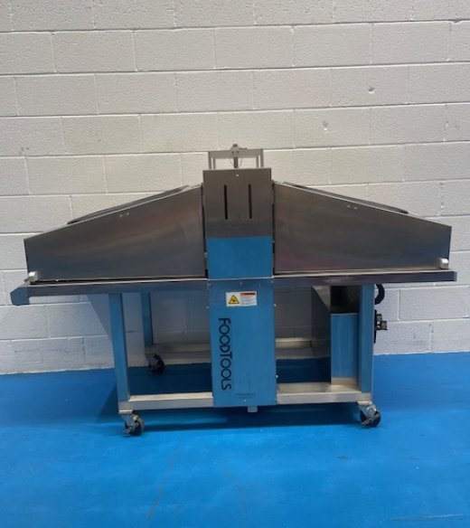 FoodTools In-Tray Cake Cutter